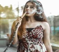 Isha Malviya smoking
